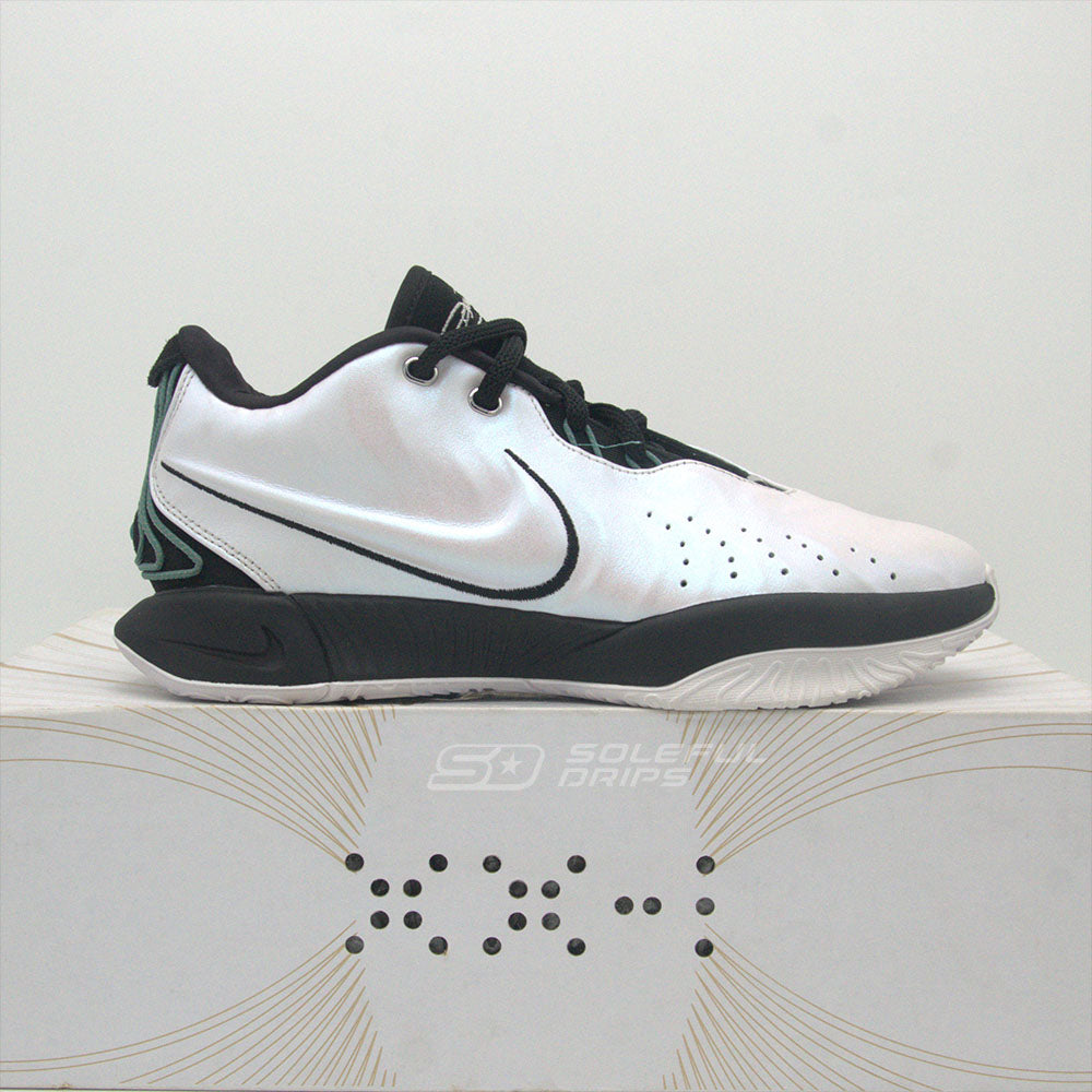 Lebron 21 'Conchiolin'